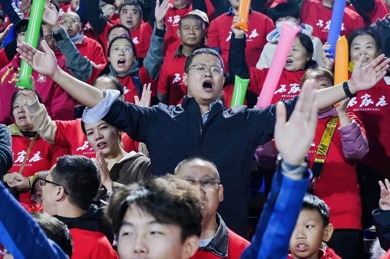 一记劲射如, 次努力均无, 战火瞬间点